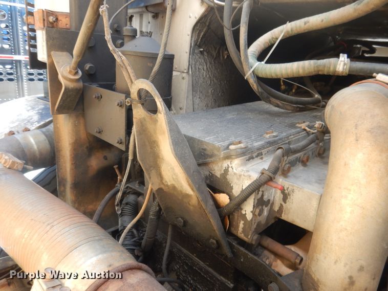 image for item FI9113 2000 Volvo Xpeditor WXR  refuse truck