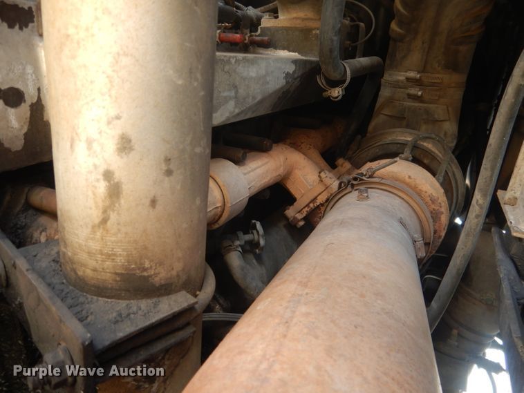 image for item FI9113 2000 Volvo Xpeditor WXR  refuse truck