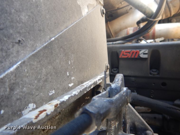 image for item FI9113 2000 Volvo Xpeditor WXR  refuse truck