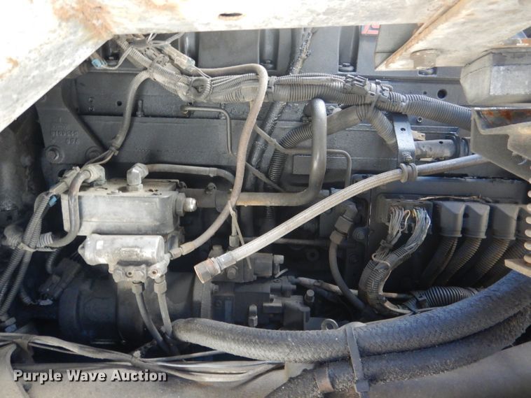 image for item FI9113 2000 Volvo Xpeditor WXR  refuse truck