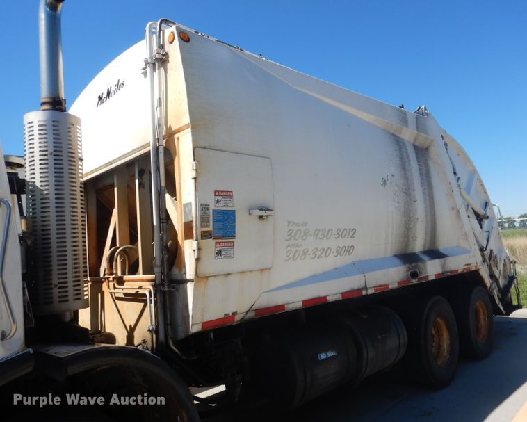 image for item FI9113 2000 Volvo Xpeditor WXR  refuse truck