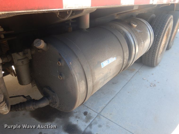 image for item FI9113 2000 Volvo Xpeditor WXR  refuse truck