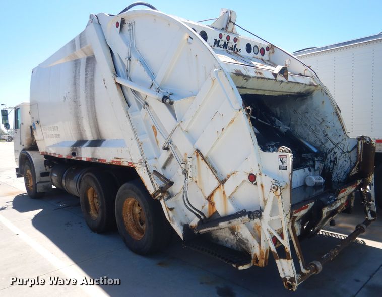 image for item FI9113 2000 Volvo Xpeditor WXR  refuse truck
