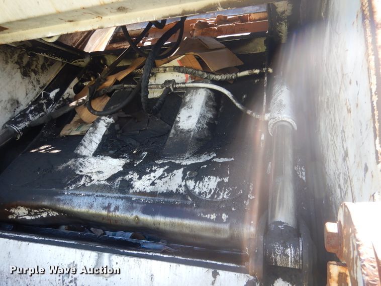 image for item FI9113 2000 Volvo Xpeditor WXR  refuse truck