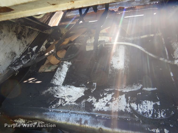 image for item FI9113 2000 Volvo Xpeditor WXR  refuse truck