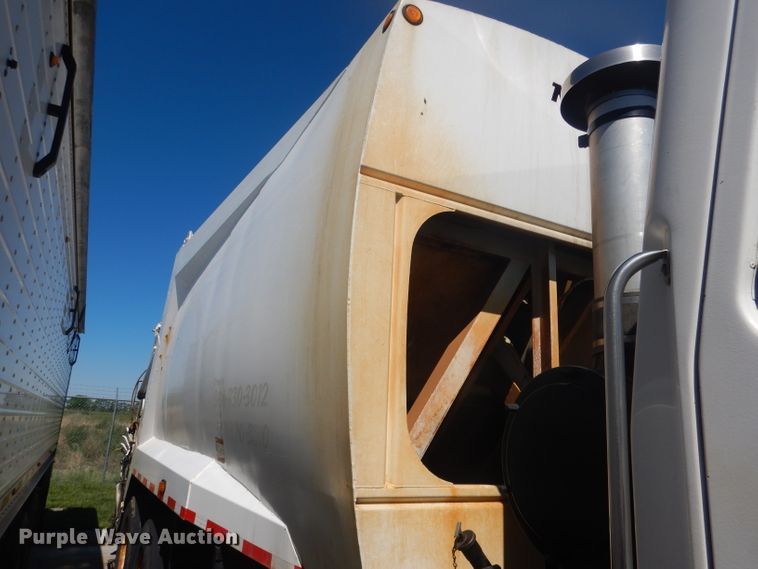 image for item FI9113 2000 Volvo Xpeditor WXR  refuse truck