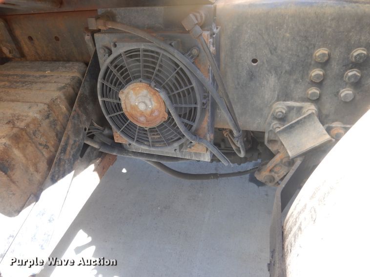 image for item FI9113 2000 Volvo Xpeditor WXR  refuse truck