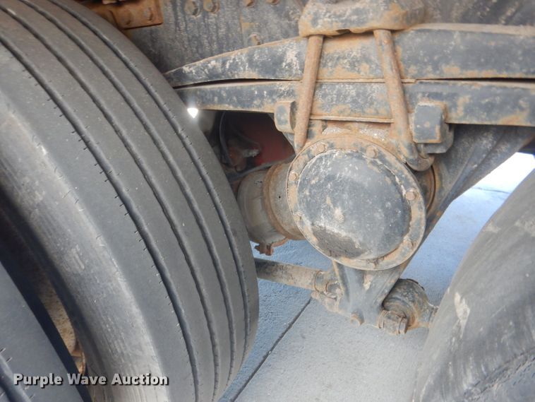 image for item FI9113 2000 Volvo Xpeditor WXR  refuse truck