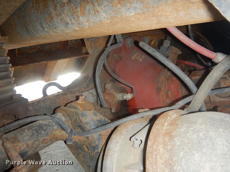 image for item FI9113 2000 Volvo Xpeditor WXR  refuse truck