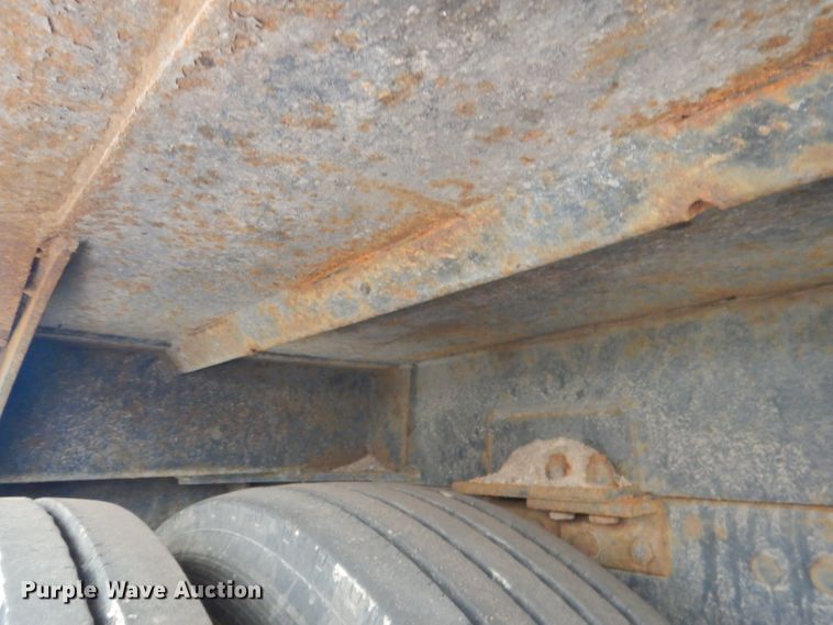 image for item FI9113 2000 Volvo Xpeditor WXR  refuse truck