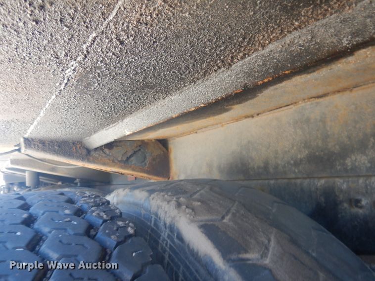 image for item FI9113 2000 Volvo Xpeditor WXR  refuse truck