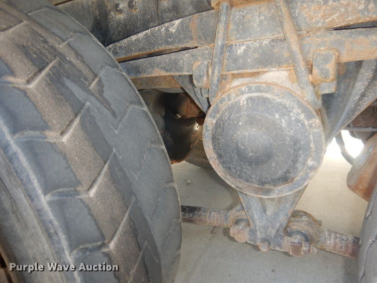 image for item FI9113 2000 Volvo Xpeditor WXR  refuse truck