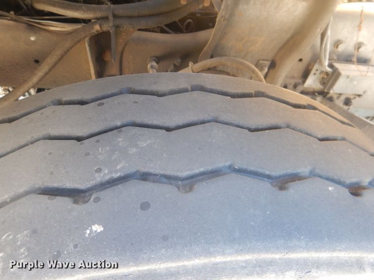 image for item FI9113 2000 Volvo Xpeditor WXR  refuse truck