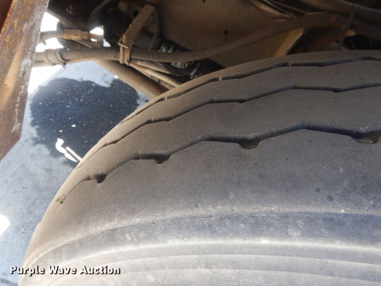 image for item FI9113 2000 Volvo Xpeditor WXR  refuse truck