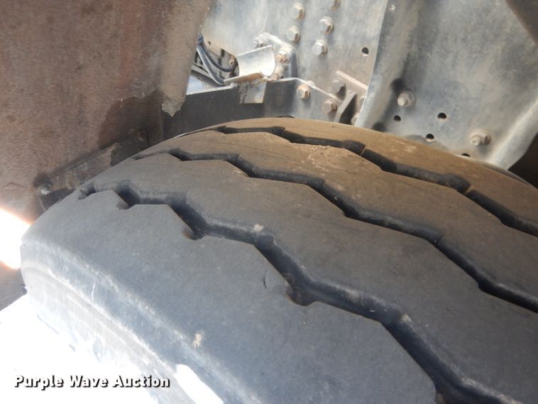 image for item FI9113 2000 Volvo Xpeditor WXR  refuse truck