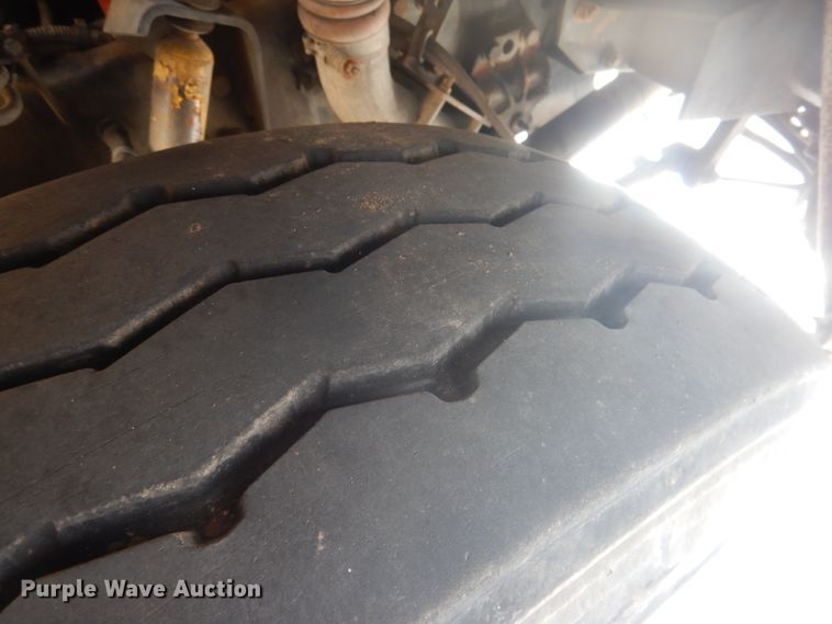 image for item FI9113 2000 Volvo Xpeditor WXR  refuse truck