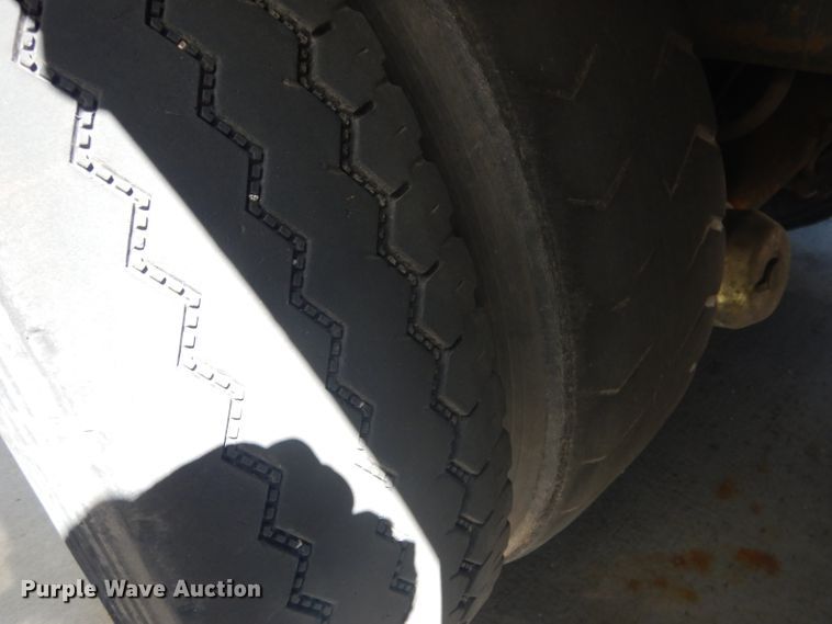 image for item FI9113 2000 Volvo Xpeditor WXR  refuse truck