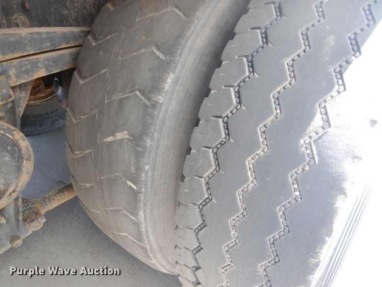 image for item FI9113 2000 Volvo Xpeditor WXR  refuse truck