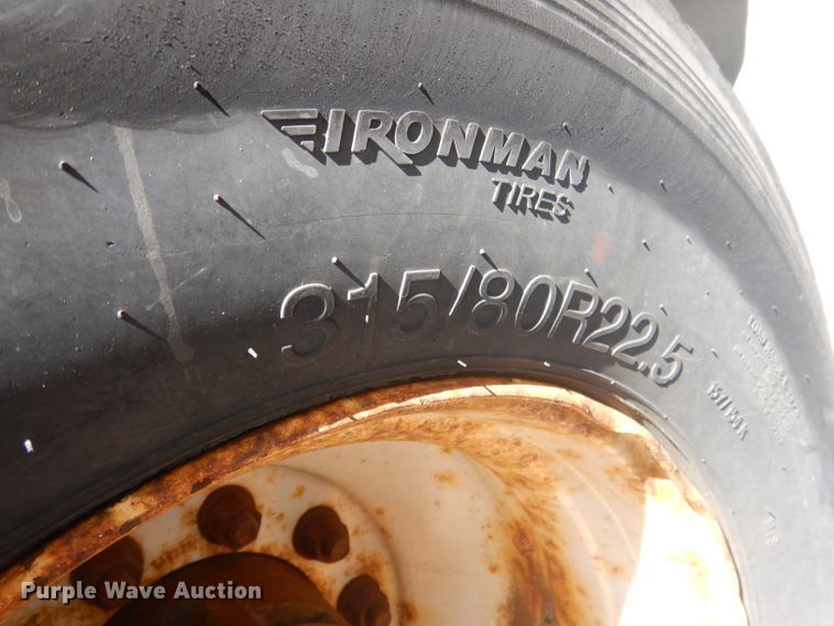 image for item FI9113 2000 Volvo Xpeditor WXR  refuse truck