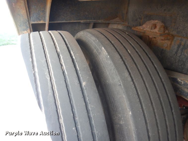 image for item FI9113 2000 Volvo Xpeditor WXR  refuse truck