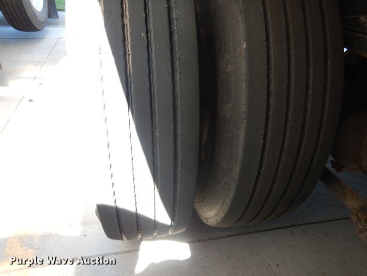 image for item FI9113 2000 Volvo Xpeditor WXR  refuse truck