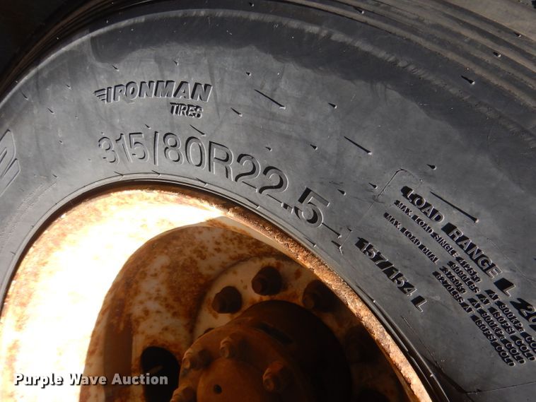 image for item FI9113 2000 Volvo Xpeditor WXR  refuse truck