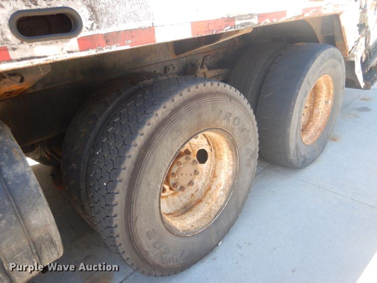 image for item FI9113 2000 Volvo Xpeditor WXR  refuse truck