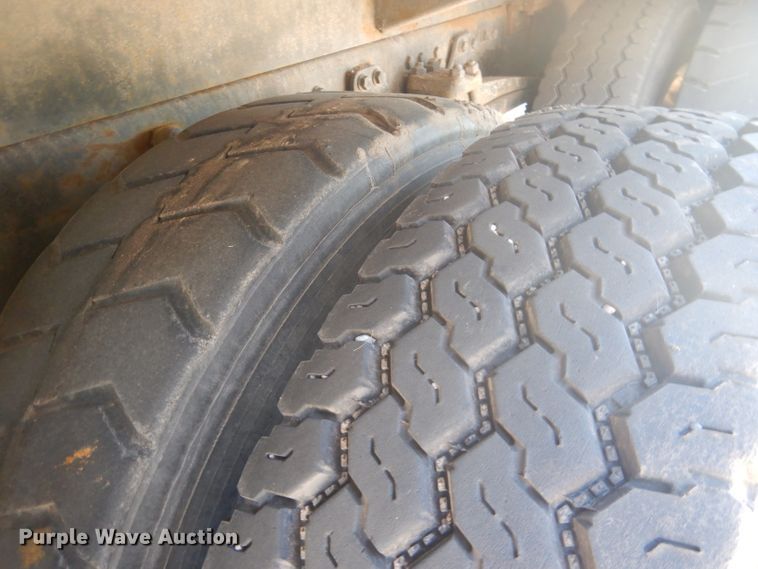 image for item FI9113 2000 Volvo Xpeditor WXR  refuse truck