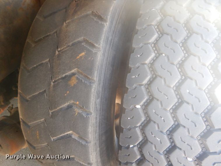 image for item FI9113 2000 Volvo Xpeditor WXR  refuse truck