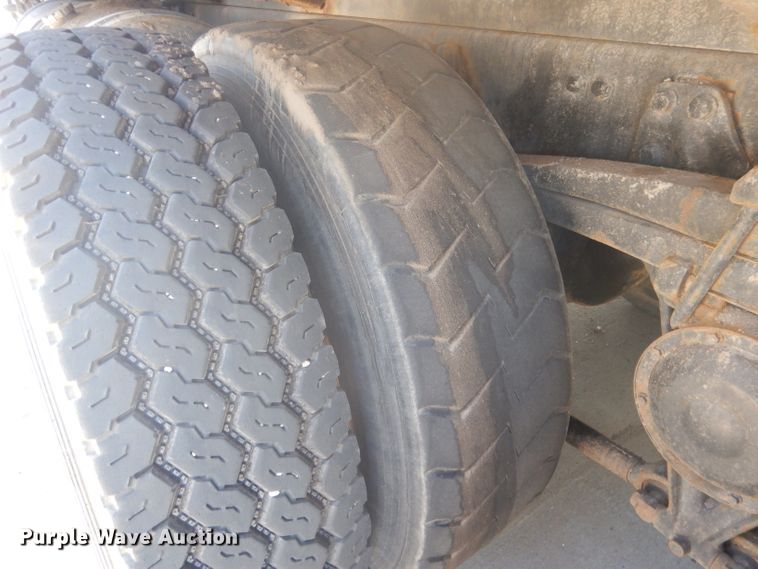 image for item FI9113 2000 Volvo Xpeditor WXR  refuse truck