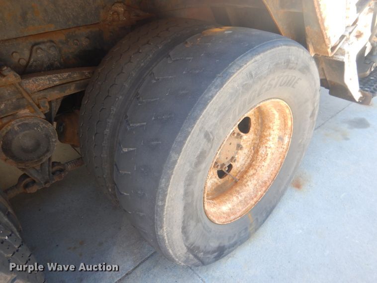 image for item FI9113 2000 Volvo Xpeditor WXR  refuse truck