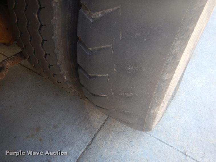 image for item FI9113 2000 Volvo Xpeditor WXR  refuse truck