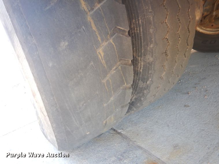 image for item FI9113 2000 Volvo Xpeditor WXR  refuse truck