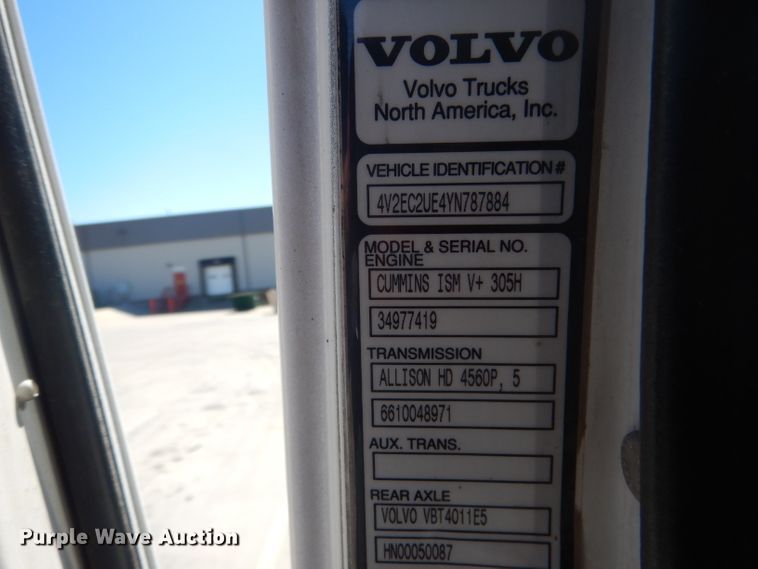 image for item FI9113 2000 Volvo Xpeditor WXR  refuse truck