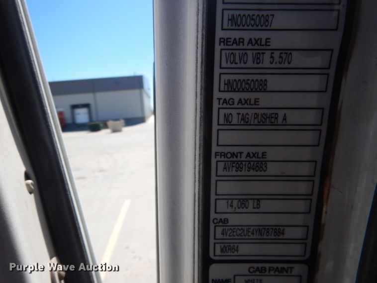 image for item FI9113 2000 Volvo Xpeditor WXR  refuse truck