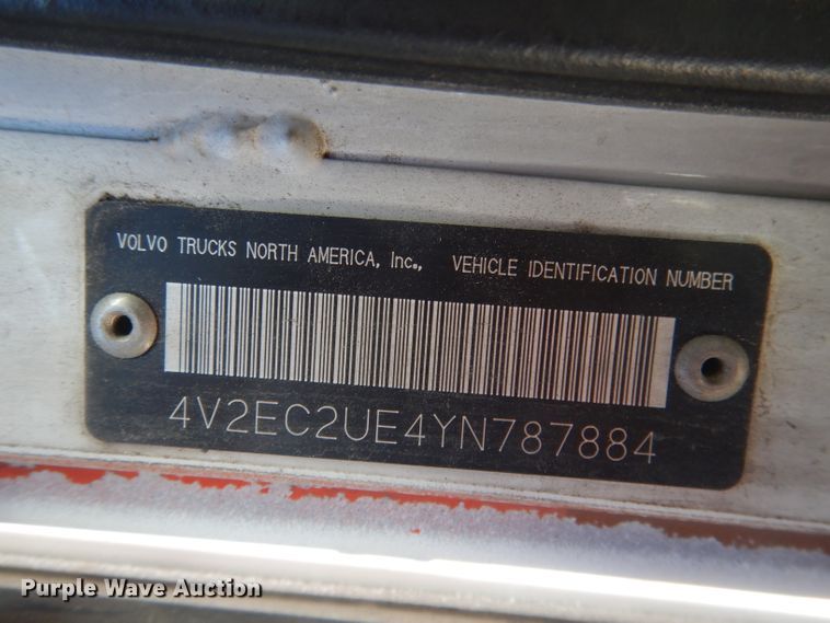 image for item FI9113 2000 Volvo Xpeditor WXR  refuse truck