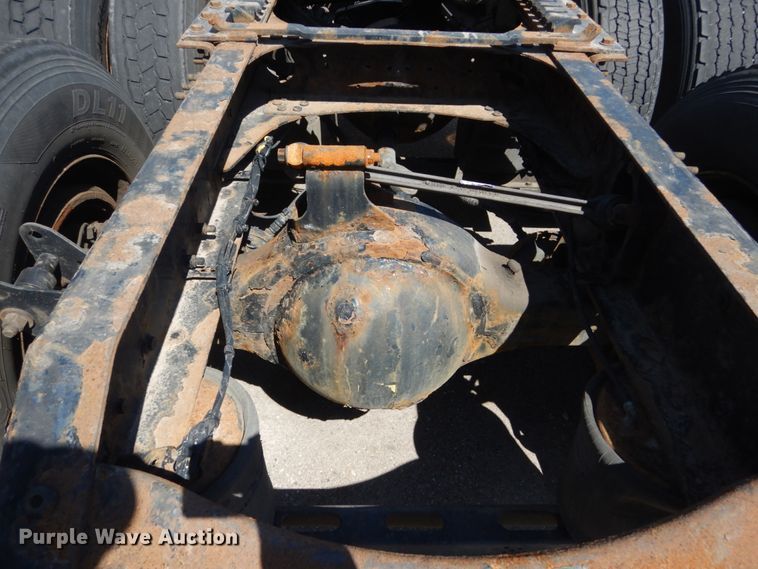 image for item HE9615 2007 Volvo VNM  semi truck