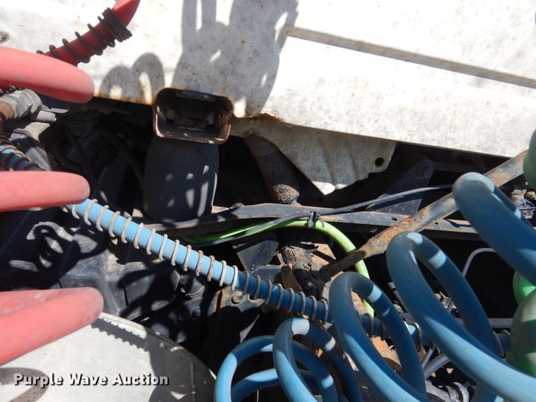 image for item HE9615 2007 Volvo VNM  semi truck