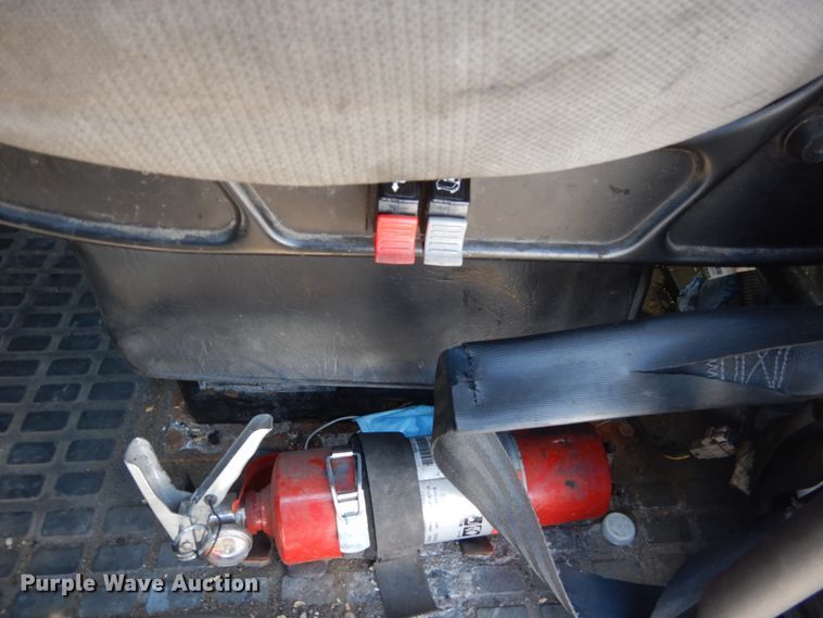 image for item HE9615 2007 Volvo VNM  semi truck