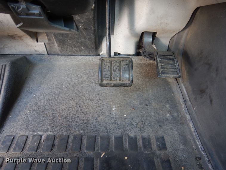 image for item HE9615 2007 Volvo VNM  semi truck