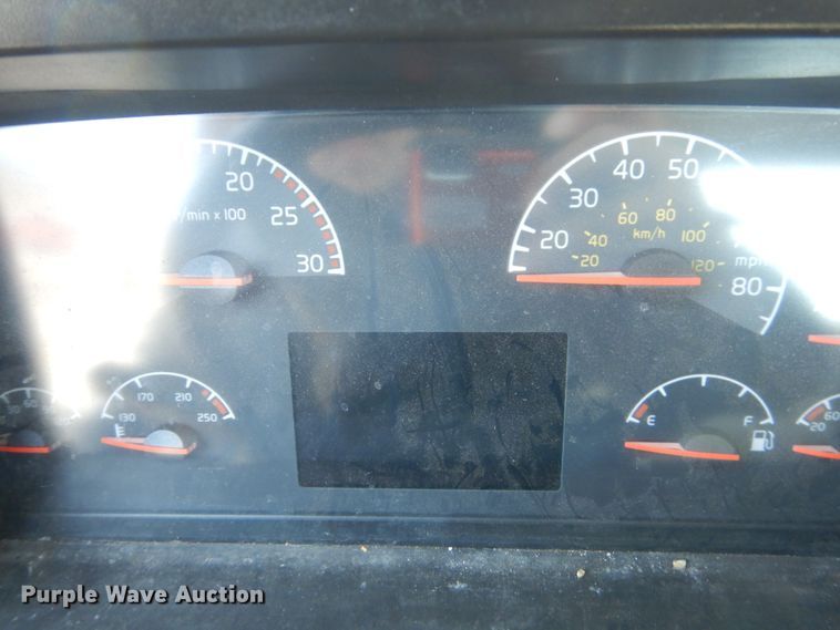 image for item HE9615 2007 Volvo VNM  semi truck