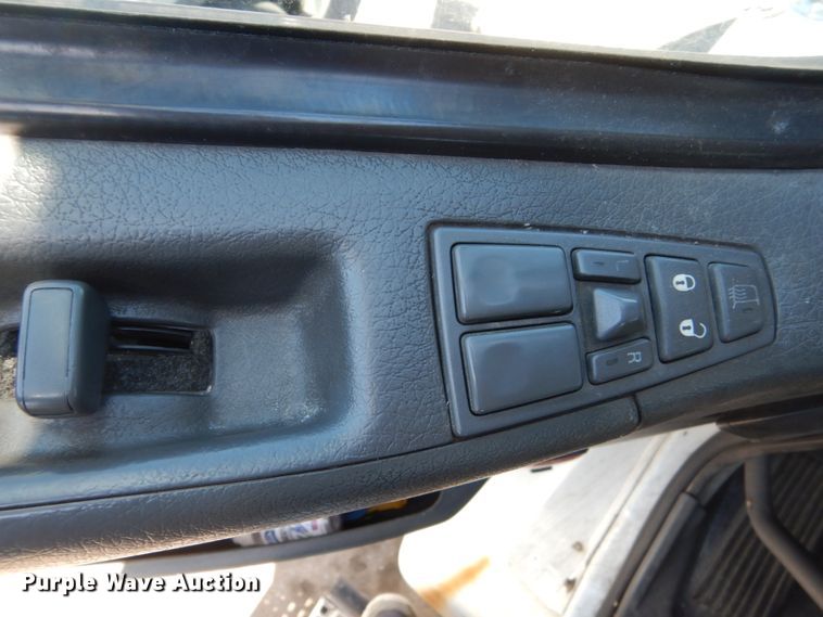 image for item HE9615 2007 Volvo VNM  semi truck