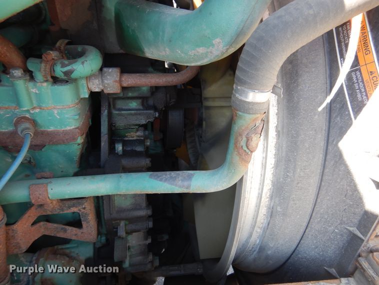 image for item HE9615 2007 Volvo VNM  semi truck