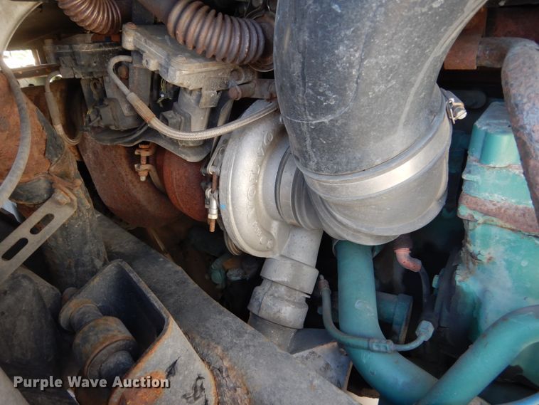 image for item HE9615 2007 Volvo VNM  semi truck