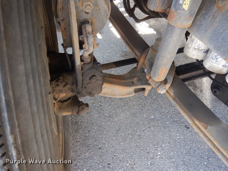 image for item HE9615 2007 Volvo VNM  semi truck