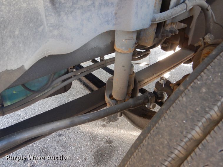 image for item HE9615 2007 Volvo VNM  semi truck