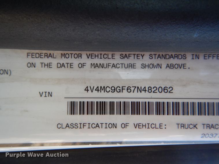 image for item HE9615 2007 Volvo VNM  semi truck