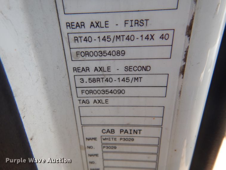 image for item HE9615 2007 Volvo VNM  semi truck