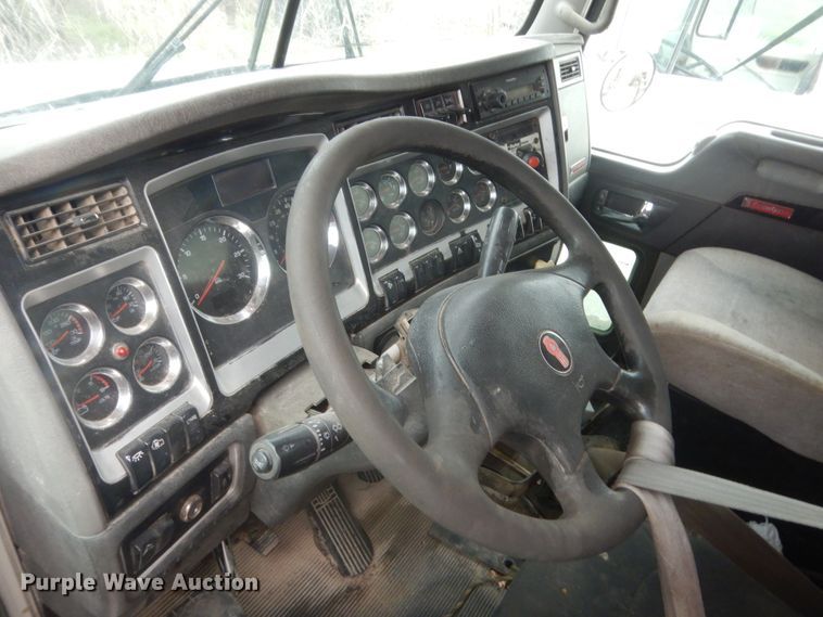 image for item HG9578 2012 Kenworth T800  semi truck