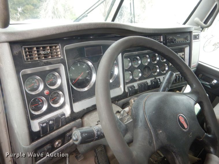 image for item HG9578 2012 Kenworth T800  semi truck